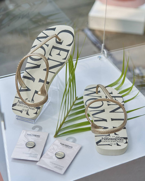 Sandal Flip-Flop kolaborasi Havaianas dan GENTLEWOMAN. Foto: dok. Havaianas