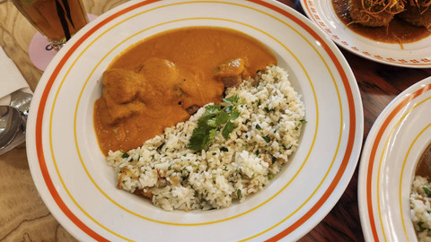 Menu makanan dan minuman andalan di restoran Curry Up, Ashta District 8, Jakarta (1/11/24). Foto: Azalia Amadea/kumparan 