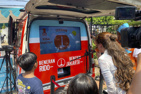 Penampakan mobil curhat Ridwan Kamil-Suswono di Graha Wiranesia, Cilandak, Jakarta Selatan pada Minggu (2/11/2024). Foto: Abid Raihan/kumparan