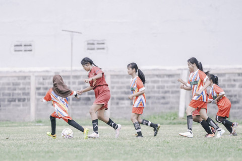 Liga Putri Surabaya 2024 Series 1 digelar di Lapangan Poral, Kota Surabaya, Minggu (27/10/2024).  Foto: Dok. Bonek & Liga Putri Surabaya