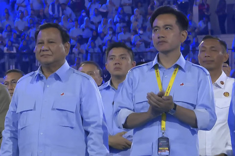 Presiden Prabowo Subianto dan Wakil Presiden Gibran Rakabuming Raka menghadiri  deklarasi Gerakan Solidaritas Nasional (GSN) di Indonesia Arena, Gelora Bung Karno, Jakarta, Sabtu (2/11/2024). Foto: Youtube/ Sekeriat Presiden