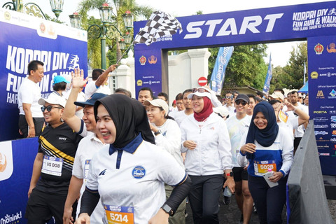 2.000 ASN mengikuti Korpri DIY Fun Run & Walk di Jalan Malioboro. Foto: Pemda DIY