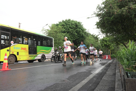 2.000 ASN mengikuti Korpri DIY Fun Run & Walk di Jalan Malioboro. Foto: Pemda DIY