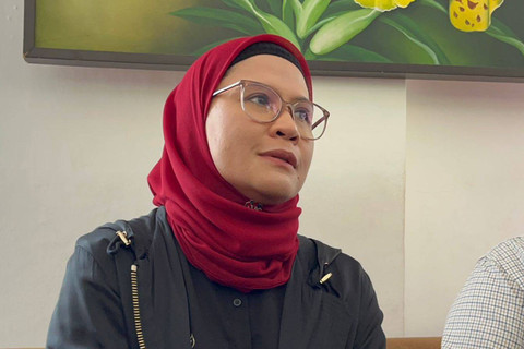 Calon Bupati Indramayu nomor urut 03, Nina Agustina saat konferensi pers terkait insiden di daerah Sukra, Minggu (2/11/2024). Foto: kumparan