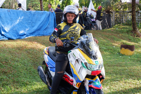 Sejumlah komunitas motor ramaikan Daihatsu Kumpul Sahabat Balikpapan 2024 di Pantai Kilang Mandiri. Foto: Sena Pratama/kumparan