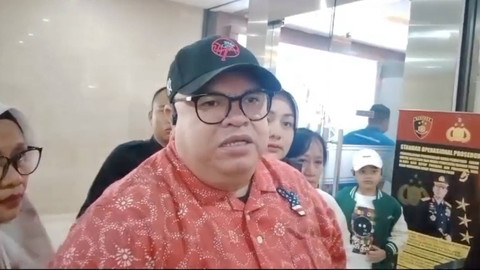 Razman Nasution akan dilimpahkan ke Kejari terkait kasus pencemaran nama baik terhadap Hotman Paris Hutapea, Bareskrim Polri, Senin (4/11/2024).  Foto: Giovanni/kumparan