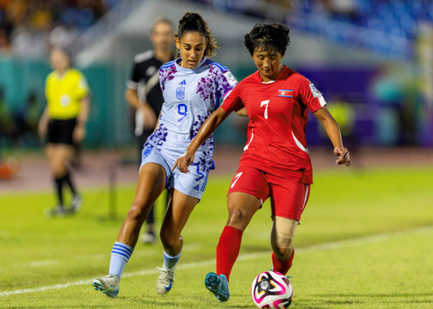 Pemain Timnas Wanita Spanyol saat melawan Timnas Wanita Korea Utara pada pertandingan final Piala Dunia Wanita U-17 2024 di Stadion Olimpico Felix Sanchez di Santo Domingo, Minggu (3/11/2024). Foto: Nelson Pulido / AFP