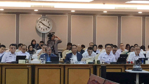 Menteri Hukum Supratman Andi Agtas rapat kerja bersama Komisi XIII DPR RI di Kompleks Parlemen, Jakarta, Senin (4/11/2024). Foto: Haya Syahira/kumparan