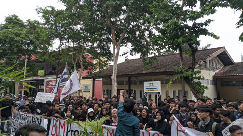 Demo mahasiswa penjas FKIP Unila terkait pengeroyokan yang dilakukan BEM FKIP Unila | foto: Eva nurdiah/Lampung Geh
