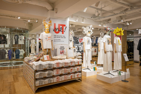 UTme! menghadirkan desain hasil kolaborasi dengan restoran hingga monster ikonis Godzilla. Foto: dok. Uniqlo