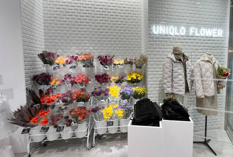 Kamu bisa membeli bunga di Uniqlo Shinjuku Honten untuk gift atau dekorasi rumah. Foto: Avissa Harness/ kumparan