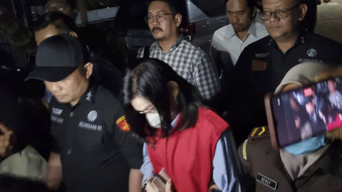 Ibu Ronald Tannur dibawa ke ruang tahanan Kejati Jatim, Selasa (5/11/2024). Foto:  Farusma Okta Verdian/kumparan