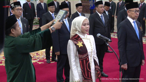 Pelantikan Anggota KPU, Wakil Ketua dan Anggota DEN, Keanggotaan Kompolnas dan Kepala OIKN di Istana Negara, Jakarta, Selasa (5/11/2024).   Foto: YouTube/Sekretariat Presiden
