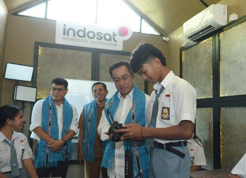 Bangunan ECO Indosat, sebuah studio digital pertama di Indonesia yang dibuat dari bahan daur ulang di SMAN 6 Ambon.  Foto: Indosat Ooredoo Hutchison