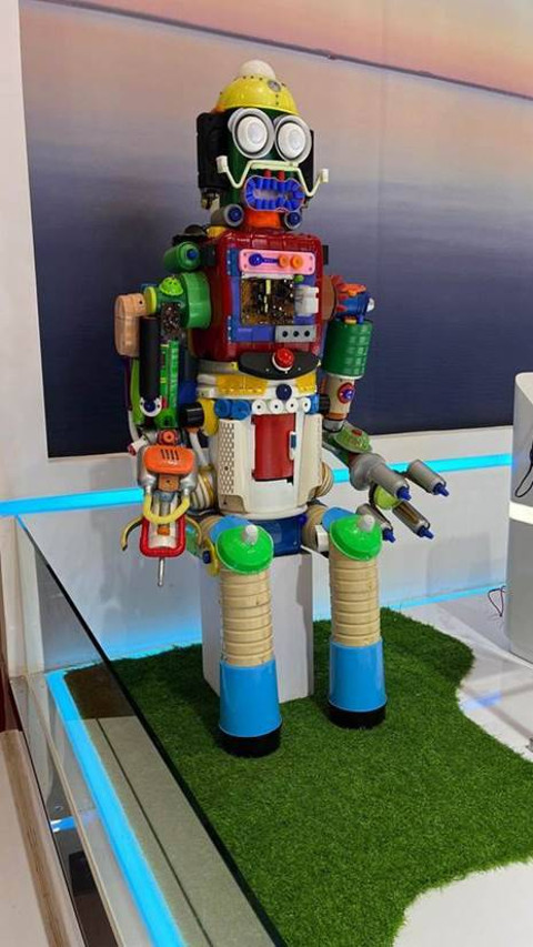 Showcase robot recycle di booth Honda di IMOS 2024 Foto: Aditya Pratama Niagara/kumparan