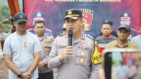 Polresta Bandung gelar jumpa pers ungkap kasus penambangan ilegal di Gunung Sungapan, Jalan Raya Soreang-Ciwidey, Kecamatan Soreang, Kabupaten Bandung, pada Selasa (5/11/2024). Foto: Dok. Polresta Bandung