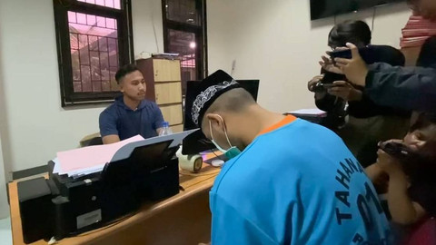 Polisi menangkap Syakir Sulaiman setelah kedapatan mengedarkan obat keras tertentu jenis Tramadol dan Heximer. Foto: kumparan