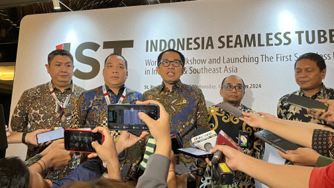 Wakil Menteri Perindustrian Faisol Reza meresmikan peluncuran pabrik pipa seamless terbesar di Asia Tenggara, Rabu (6/11/2024). Foto: Fariza Rizky Ananda/kumparan