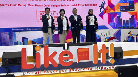 Wakil Ketua Dewan Komisioner Otoritas Jasa Keuangan (OJK) Mirza Adityaswara, Deputi Gubernur Senior BI Destry Damayanti, Wakil Menteri Keuangan Suahasil Nazara, Wakil Ketua Dewan Komisioner LPS Lana Soelistianingsih dalam acara Like It di Jakarta. Foto: Ave Airiza Gunanto/kumparan