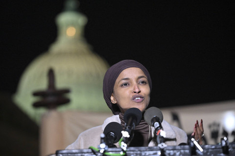 Perwakilan AS Ilhan Omar, D-MN, berbicara dalam konferensi pers yang menyerukan gencatan senjata antara Israel dan Hamas, di Capitol Hill, Washington, DC, pada 13 November 2023. Foto: Mandel Ngan/AFP