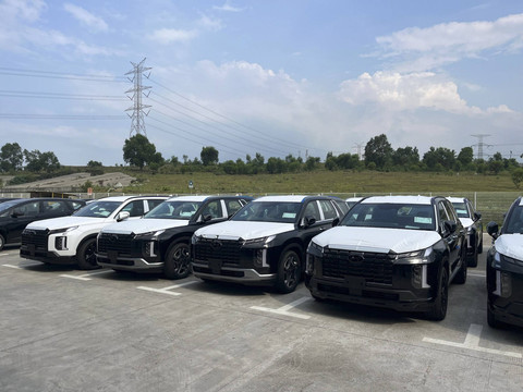 Deretan mobil yang diproduksi di Fasilitas produksi PT Hyundai Motor Manufacturing Indonesia (HMMI) di Cikarang, Jawa Barat. Foto: Fitra Andrianto/kumparan