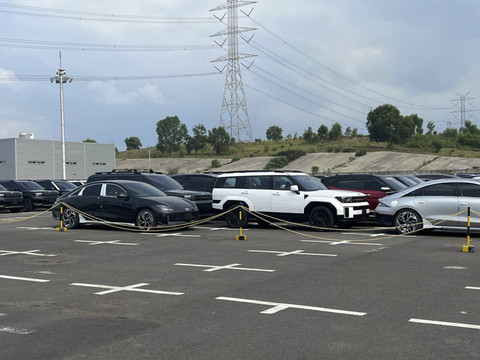 Deretan mobil yang diproduksi di Fasilitas produksi PT Hyundai Motor Manufacturing Indonesia (HMMI) di Cikarang, Jawa Barat. Foto: Fitra Andrianto/kumparan