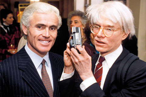 Andy Warhol (kanan) dengan Yves Piaget (kiri) pada tahun 1984. Foto: dok Piaget