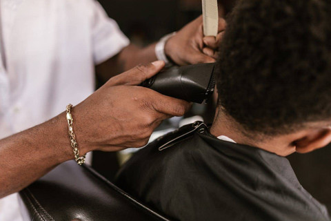 Ilustrasi potong rambut pria. Foto: Pexels