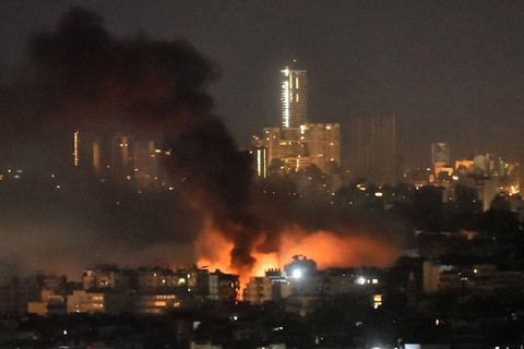 Ledakan akibat serangan udara Israel yang menargetkan pinggiran selatan Beirut pada 7 November 2024. Foto: AFP