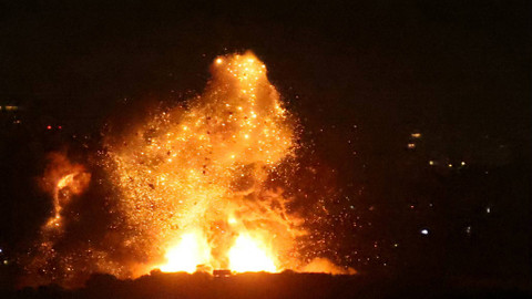 Ledakan akibat serangan udara Israel yang menargetkan pinggiran selatan Beirut pada 7 November 2024. Foto: AFP