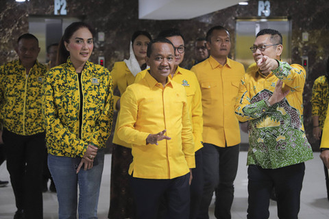 Ketua Umum Partai Golkar Bahlil Lahadalia membacakan susunan kepengurusan anggota Partai Golkar di Kantor DPP Partai Golkar, Jakarta, Kamis (7/11/2024). Foto: Iqbal Firdaus/kumparan