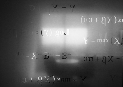 Persamaan dan Pertidaksamaan Linear Satu Variabel, umber Unsplash/Saad Ahmad