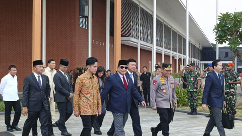 Presiden Prabowo Subianto di Lanud Halim Perdanakusumah, Jakarta Timur, Jumat (8/11/2024). Foto: Zamachsyari/kumparan