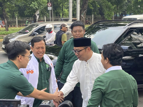 Calon Gubernur Jakarta Ridwan Kamil menyambangi Kantor DPW Partai Kebangkitan Bangsa (PKB) di Pulo Gadung, Jakarta Timur, Jumat (8/11/2024). Foto: Alya Zahra/kumparan 