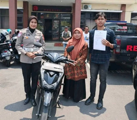 Polres Karawang mengembalikan motor kepada pemiliknya. Dok: Polres Karawang