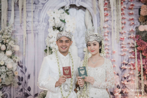 Febby Rastanty dan Drajad Djumantara resmi menikah di The Tribata, Darmawangsa, Jakarta Selatan, Sabtu (9/11).    Foto: Dok. Bridestory