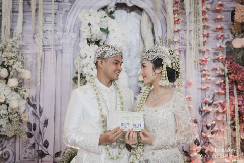 Febby Rastanty dan Drajad Djumantara resmi menikah di The Tribata, Darmawangsa, Jakarta Selatan, Sabtu (9/11).    Foto: Dok. Bridestory