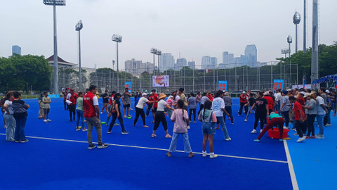 Orang Indonesia keturunan India ramaikan acara Diwali Mela 2024 di lapangan hockey GBK, Jakarta, Sabtu (8/11). Foto: Thomas Bosco/kumparan