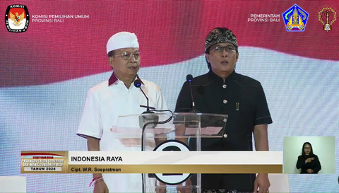 Paslon cagub dan cawagub Bali nomor urut 2, Wayan Koster-I Nyoman Giri Prasta (Koster-Giri) dalam Debat Pilgub Bali ke II. Foto: Dok. SS KPU Bali 