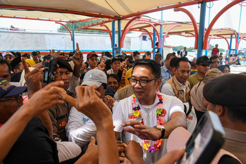 Calon Gubernur DKI Jakarta nomor urut 1 Ridwan Kamil menyapa warga saat melakukan kampanye di Pulau Kelapa, Kepulauan Se...                    </div>

                    <div class=