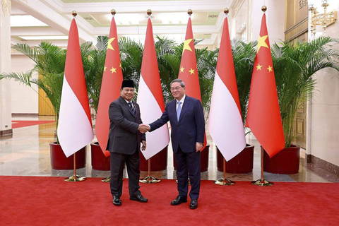 Pertemuan Presiden Indonesia Prabowo Subianto dengan Perdana Menteri Li Qiang di Beijing, Cina. Foto: Instagram/ @bahlillahadalia
