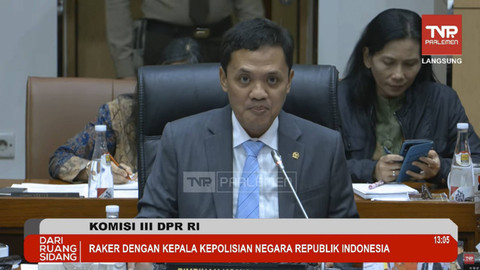 Suasana rapat kerja Komisi III DPR RI dengan Kepala Kepolisian Negara Republik Indonesia di Gedung Parlemen, Jakarta, Senin (11/11/2024). Foto: YouTube/ TVR Parlemen