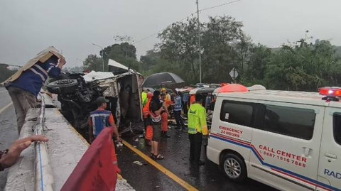 Kecelakaan beruntun di Tol Cipularang KM 91-92 arah Jakarta, Senin (11/11/2024). Foto: Dok. Istimewa