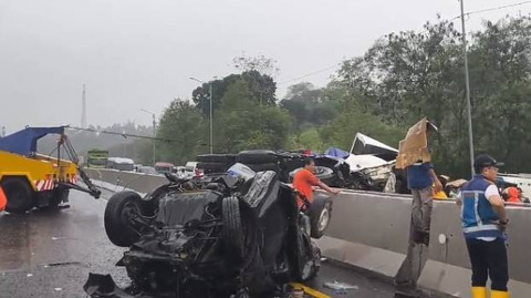 Kecelakaan beruntun di Tol Cipularang KM 91-92 arah Jakarta, Senin (11/11/2024). Foto: Dok. Istimewa