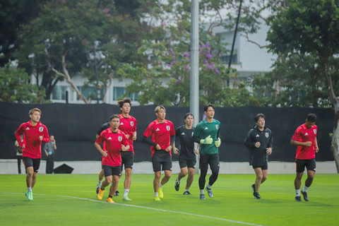 Pemain Timnas Jepang berlatih di Lapangan ABC Senayan, Kompleks Gelora Bung Karno, Jakarta, Senin (11/11/2024). Foto: Iqbal Firdaus/kumparan
