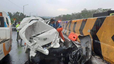 Kecelakaan beruntun di Tol Cipularang KM 91-92 arah Jakarta, Senin (11/11/2024). Foto: Kainduk PJR Tol Cipularang