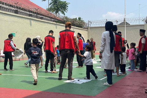 Momen Pertemuan Keluarga Warga Binaan Pemasyarakatan (WBP) Rutan Klas II Serang di Hari Ayah Nasional. Foto: kumparan