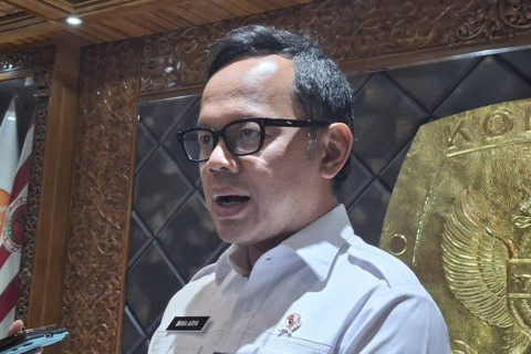 Wamendagri Bima Arya menjawab pertanyaan wartawan di Kantor KPU RI, Jakarta Pusat, Rabu (13/11/2024). Foto: Alya Zahra/kumparan 