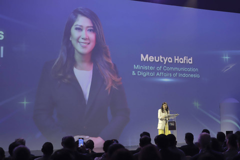 Menteri Komunikasi dan Digital, Meutya Hafid, berbicara pada acara Indonesia AI Day di Jakarta, Kamis (14/11/2024). Foto: Jamal Ramadhan/kumparan