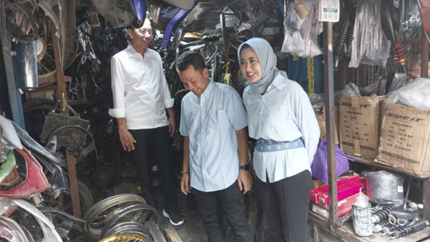 Jokowi dan Kaesang blusukan bersama paslon 02 ke Pasar Klitikan Solo, Jawa Tengah, Kamis (14/11/2024). Foto: kumparan